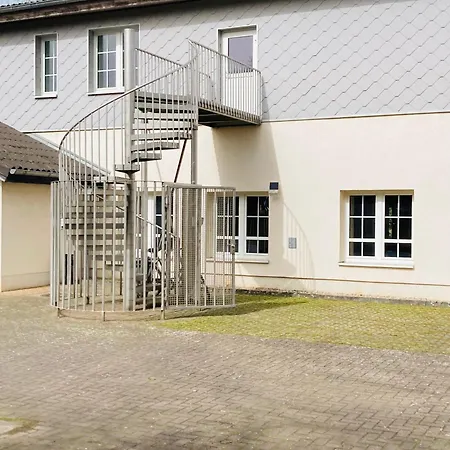 Am Schoenower Schlosspark 3*