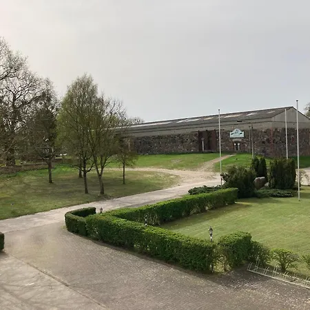 Am Schoenower Schlosspark Gasthof 3*